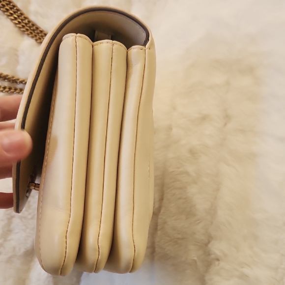 Tory Burch Cream Quilted Crossbody Bag with Gold Chain - Picture 6 of 8